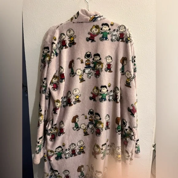 Peanuts Pink Robe - Picture 3 of 3